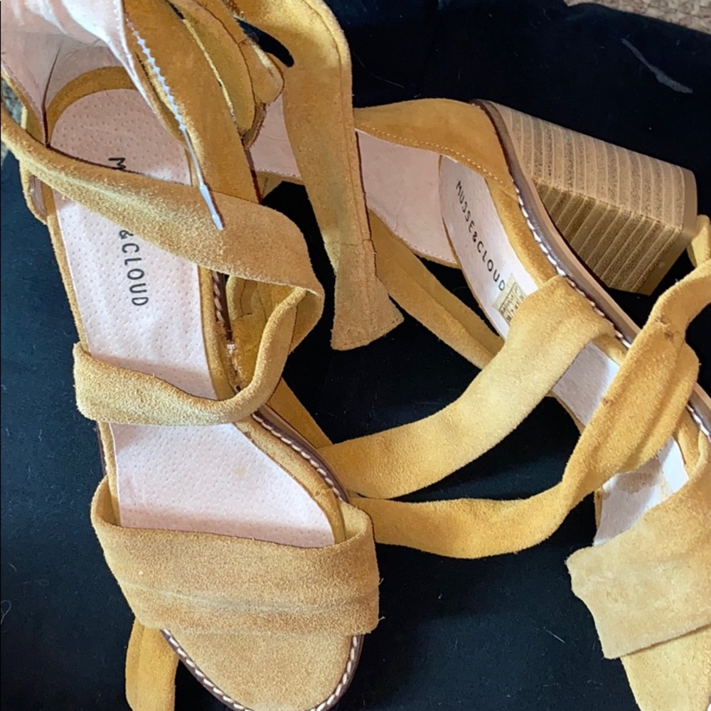 Heels - Picture 3 of 3